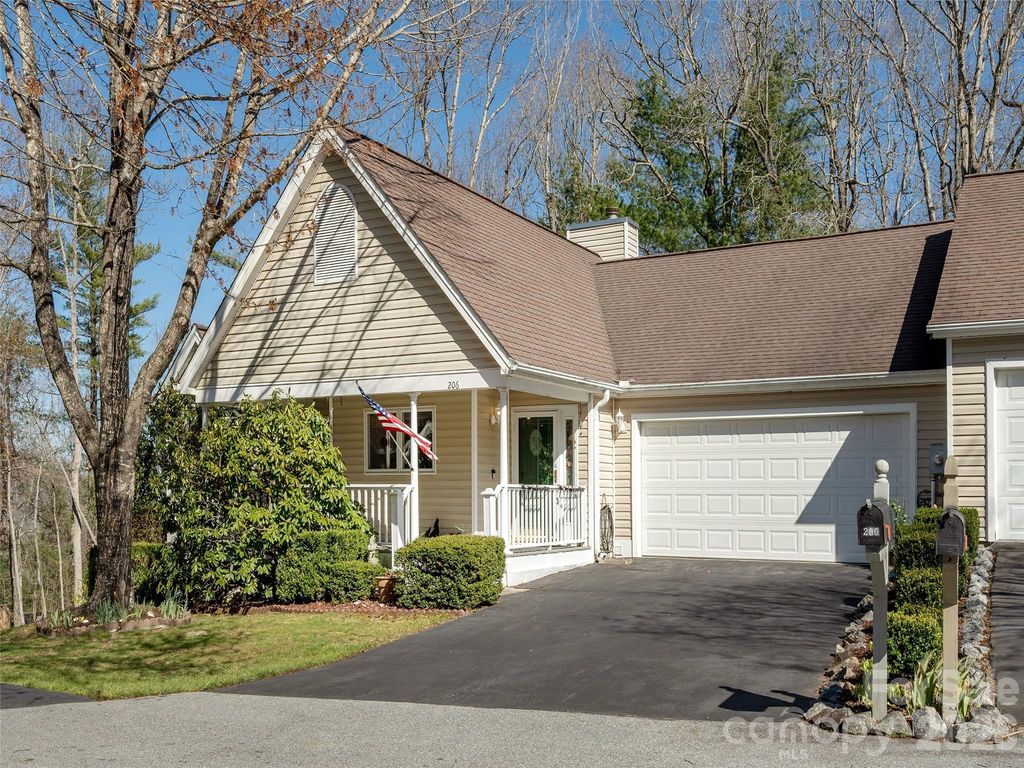 206 Black Oak Lane, Hendersonville, NC 28791