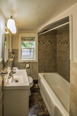 1541 E Racine AVENUE, Waukesha, WI 53186
