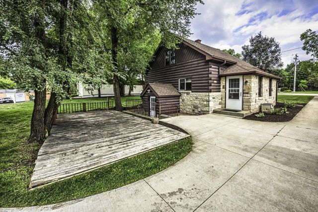 1541 E Racine AVENUE, Waukesha, WI 53186