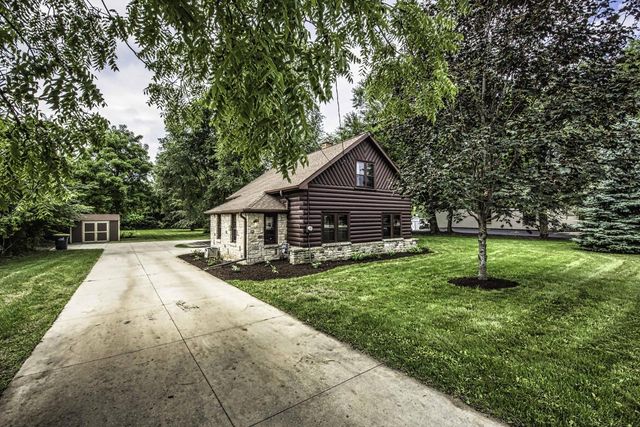 1541 E Racine AVENUE, Waukesha, WI 53186