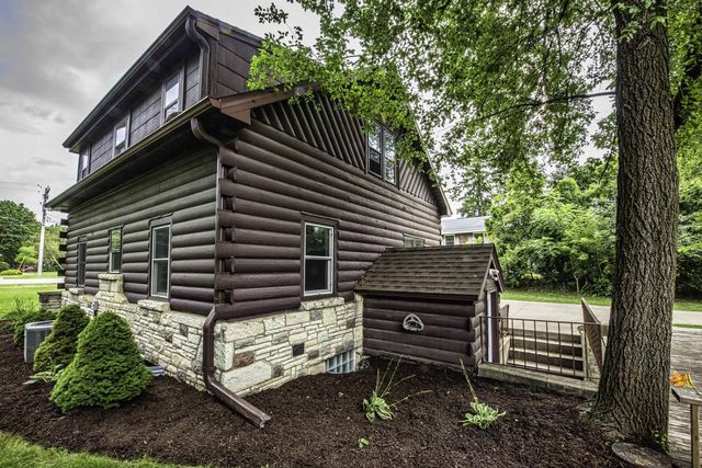 1541 E Racine AVENUE, Waukesha, WI 53186