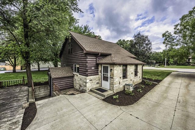1541 E Racine AVENUE, Waukesha, WI 53186