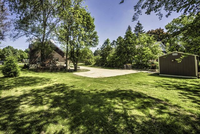 1541 E Racine AVENUE, Waukesha, WI 53186