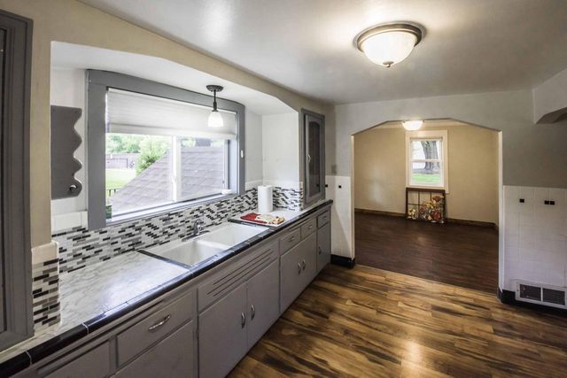 1541 E Racine AVENUE, Waukesha, WI 53186
