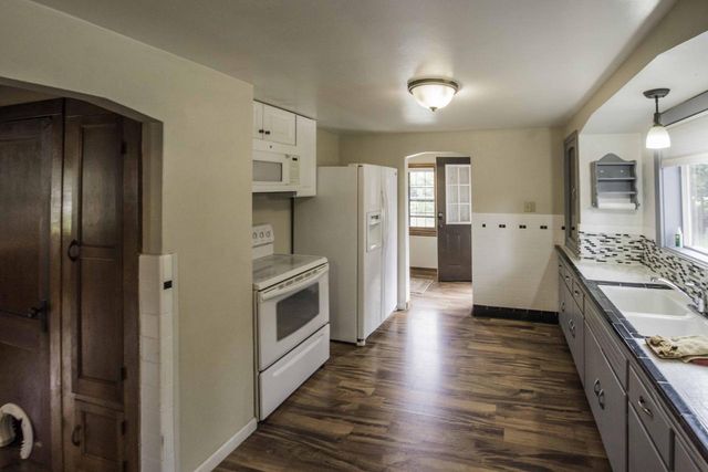 1541 E Racine AVENUE, Waukesha, WI 53186