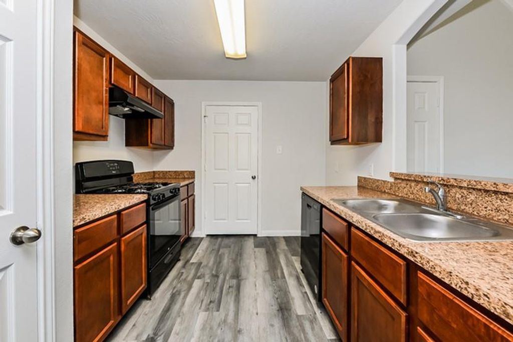 5843 Northern Oak Street, Houston, TX 77016