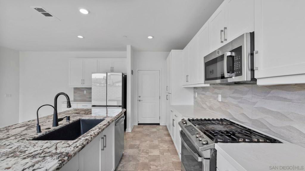 Image 17 of property listing at 27778 Heritage, Valley Center, CA 92082