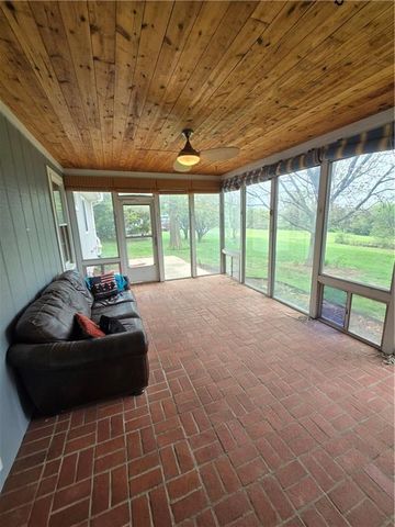 1502 Hillcrest Court, Atchison, KS 66002