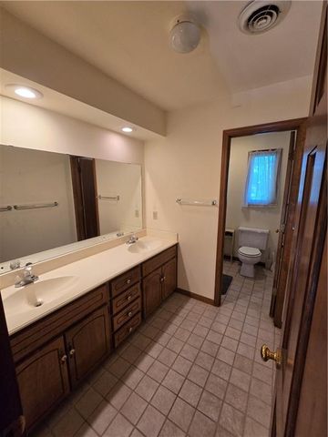 1502 Hillcrest Court, Atchison, KS 66002