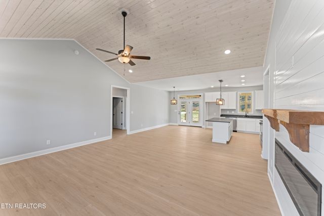 826 Sophie Drive, Greenback, TN 37742