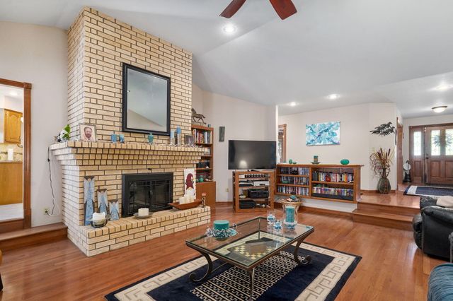 876 W Kingsway Drive, Springfield, MO 65810