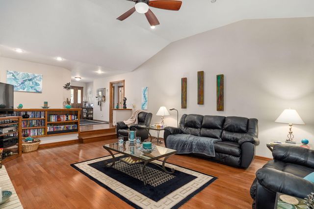 876 W Kingsway Drive, Springfield, MO 65810