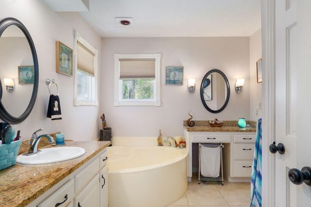 876 W Kingsway Drive, Springfield, MO 65810