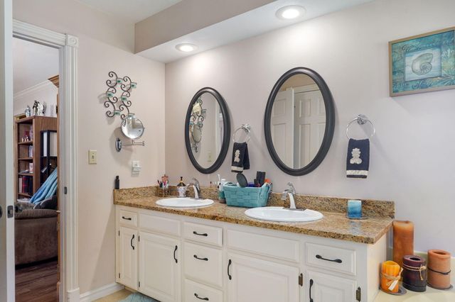 876 W Kingsway Drive, Springfield, MO 65810
