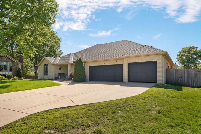 876 W Kingsway Drive, Springfield, MO 65810