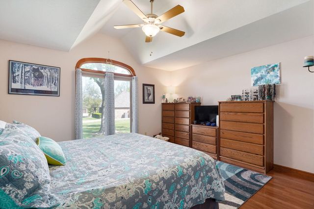 876 W Kingsway Drive, Springfield, MO 65810