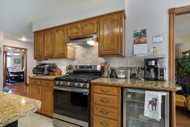876 W Kingsway Drive, Springfield, MO 65810