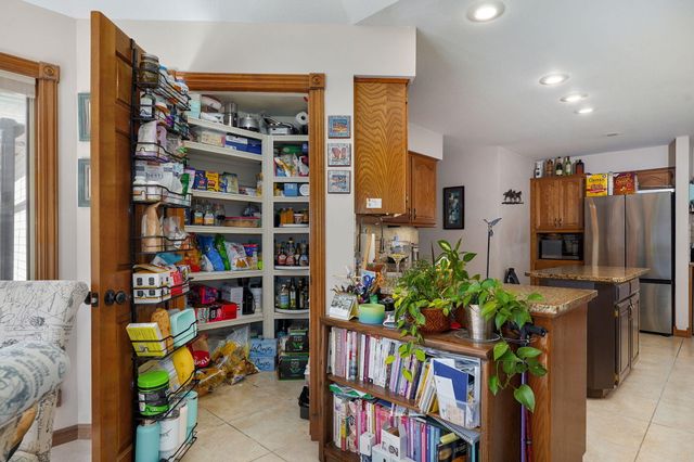 876 W Kingsway Drive, Springfield, MO 65810