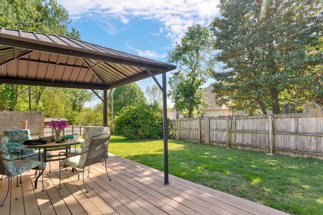 876 W Kingsway Drive, Springfield, MO 65810