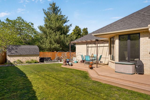 876 W Kingsway Drive, Springfield, MO 65810