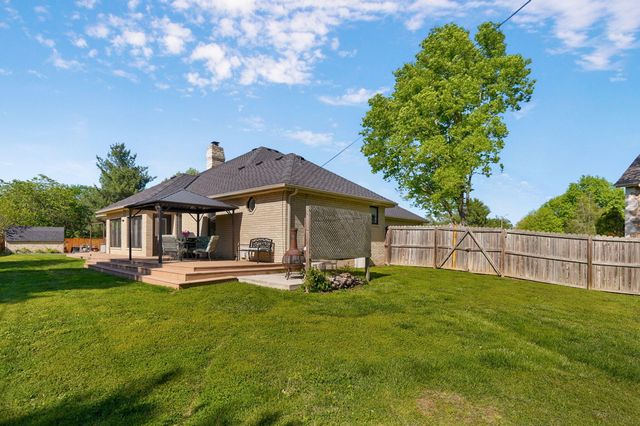 876 W Kingsway Drive, Springfield, MO 65810