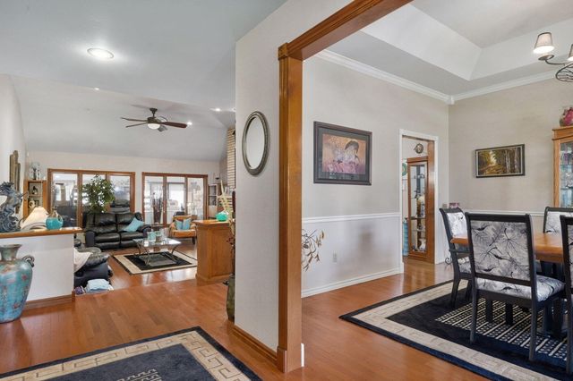 876 W Kingsway Drive, Springfield, MO 65810