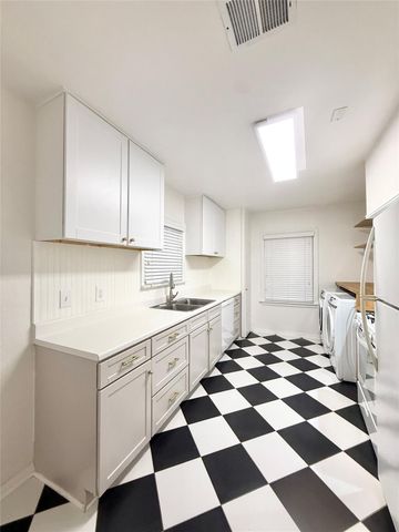 4010 Yupon Street, Houston, TX 77006