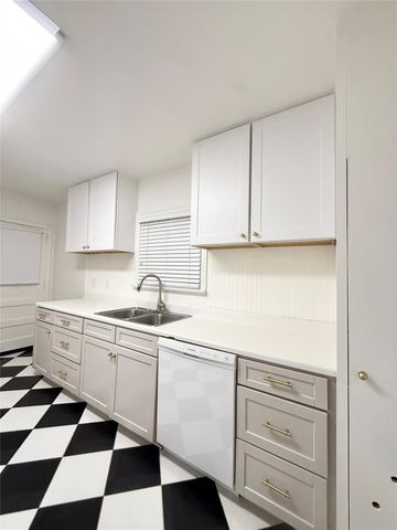 4010 Yupon Street, Houston, TX 77006