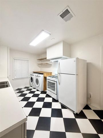 4010 Yupon Street, Houston, TX 77006