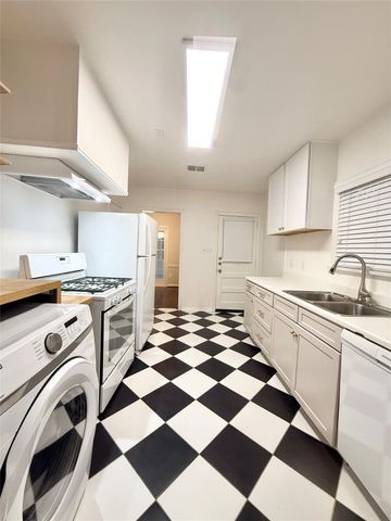 4010 Yupon Street, Houston, TX 77006