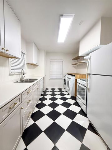 4010 Yupon Street, Houston, TX 77006