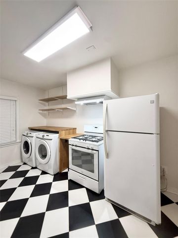 4010 Yupon Street, Houston, TX 77006