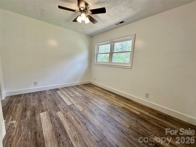 8855 Bugger Hollow Road, Newland, NC 28652