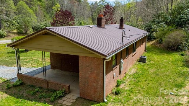 8855 Bugger Hollow Road, Newland, NC 28652