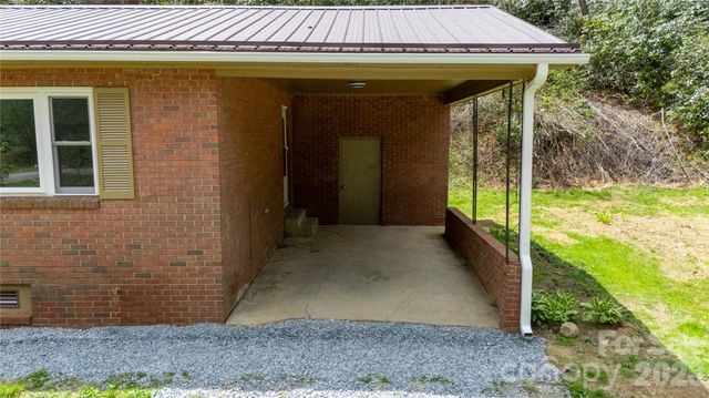 8855 Bugger Hollow Road, Newland, NC 28652