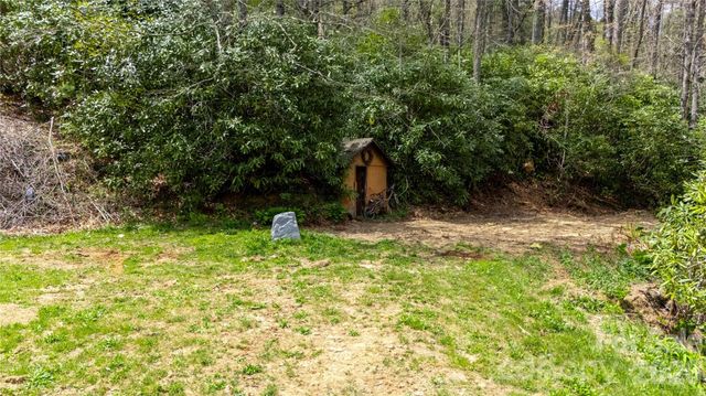 8855 Bugger Hollow Road, Newland, NC 28652
