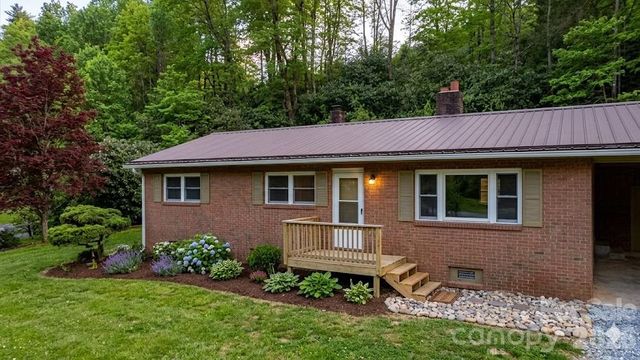 8855 Bugger Hollow Road, Newland, NC 28657