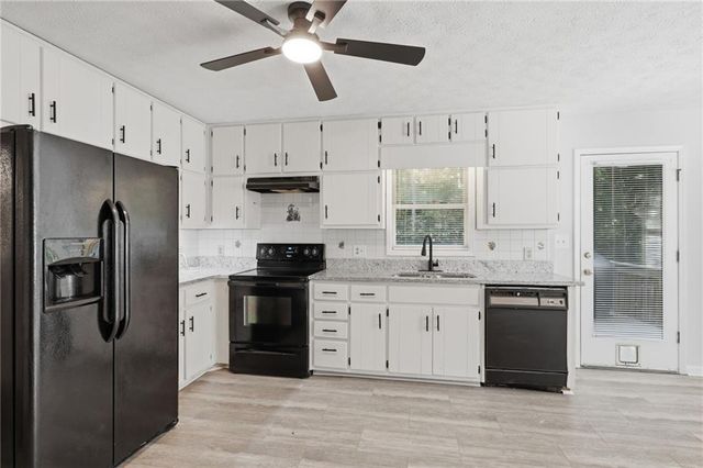 150 Windsor Drive, Fayetteville, GA 30215