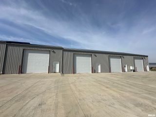 7620 Louis Rich Ct Unit 20, Davenport, IA 52804