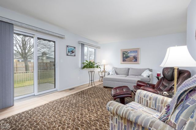 13700 Villa Pointe Dr Drive, Warren, MI 48088