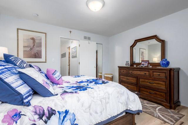 13700 Villa Pointe Dr Drive, Warren, MI 48088