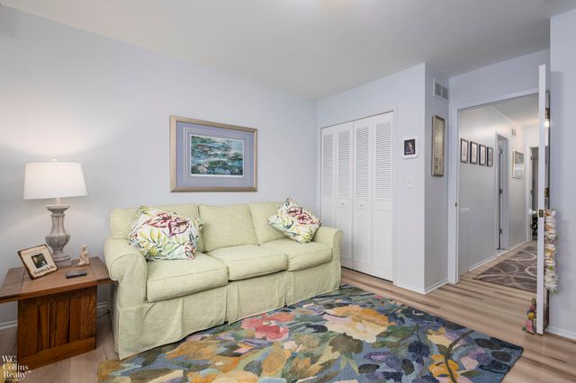 13700 Villa Pointe Dr Drive, Warren, MI 48088