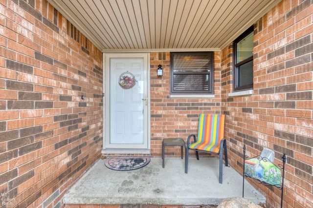 13700 Villa Pointe Dr Drive, Warren, MI 48088