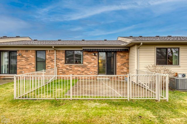 13700 Villa Pointe Dr Drive, Warren, MI 48088