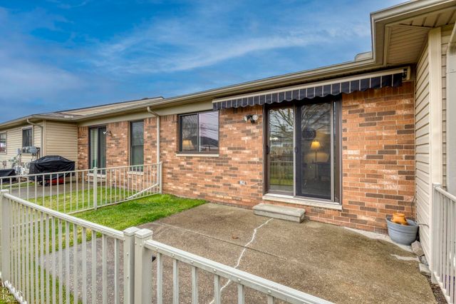 13700 Villa Pointe Dr Drive, Warren, MI 48088