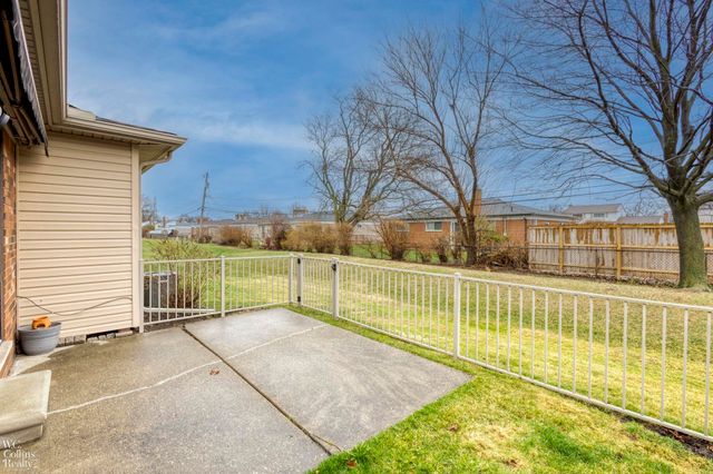 13700 Villa Pointe Dr Drive, Warren, MI 48088