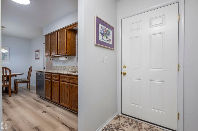 13700 Villa Pointe Dr Drive, Warren, MI 48088