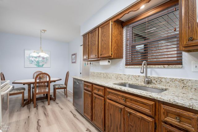 13700 Villa Pointe Dr Drive, Warren, MI 48088