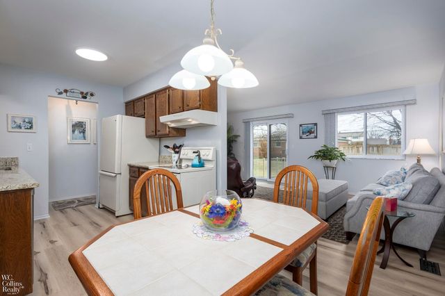 13700 Villa Pointe Dr Drive, Warren, MI 48088