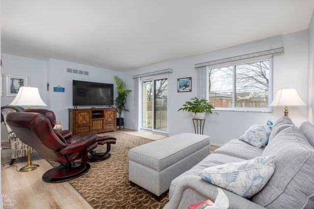 13700 Villa Pointe Dr Drive, Warren, MI 48088